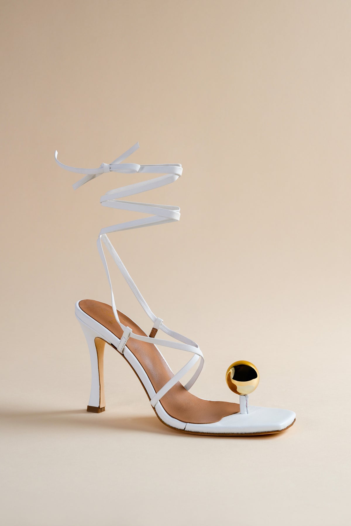  Globe sandal in white nappa leather and golden globe